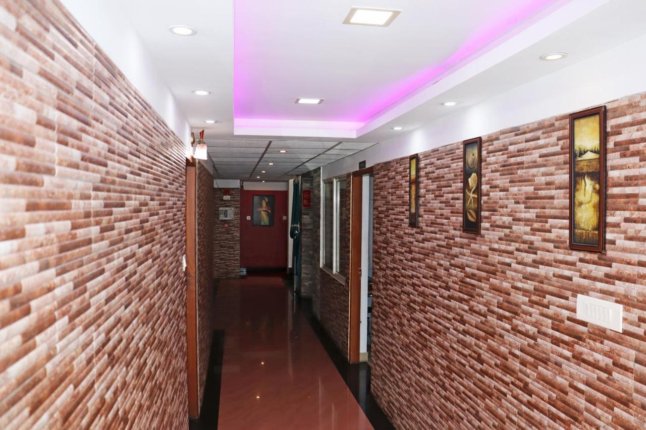 Готель Uthradam Towers Thiruvananthapuram Екстер'єр фото